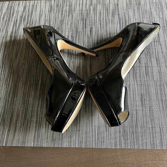 Women’s Dress Pumps - Picture 2 of 3